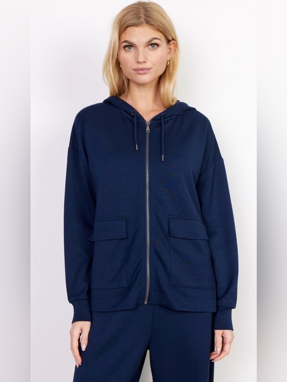 SOYACONCEPT
Banu 130 Hooded Jacket Navy
Navy Zip-Front Hooded Sweatshirt small